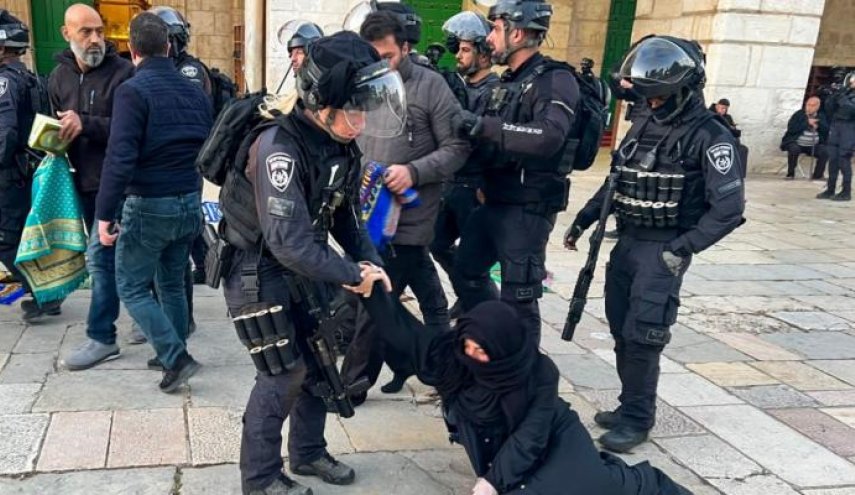 بن غفير يأمر بزيادة القوات بالأقصى لتفريغه من المعتكفين الليلة