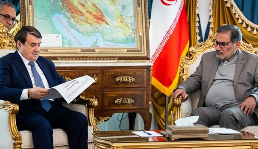 شمخاني يؤكد على الاسراع بتنفيذ المشاريع الاقتصادية المشتركة مع روسيا
