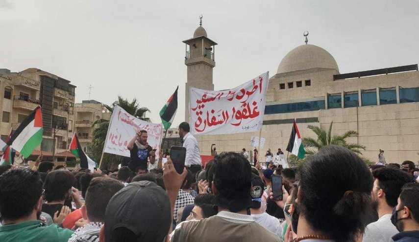 محامو الأردن يطالبون بطرد السفير الإسرائيلي من البلاد + صور