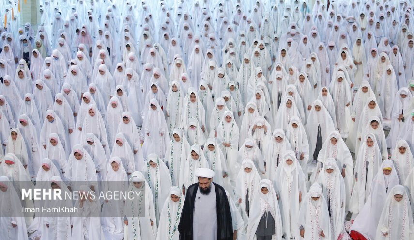 بالصور.. مراسم الاحتفال بصيام الأطفال لأول مرة في حياتهم في ايران