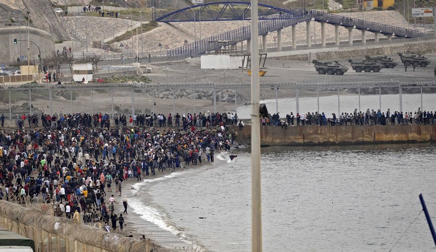 المغرب.. إحباط محاولة اقتحام نحو 150 مهاجرا لجيب سبتة