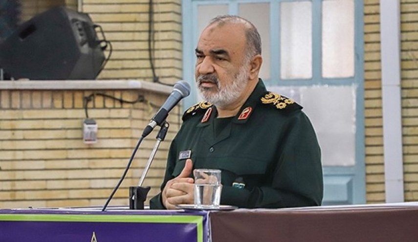 اللواء سلامي: ركائز جيش الجمهورية الإسلامية قوية وراسخة