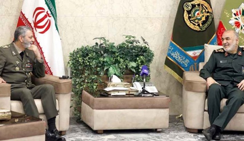 اللواء موسوي: التعاضد بين الجيش وحرس الثورة الاسلامية فقأ أعين الأعداء