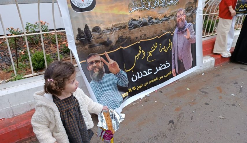 عائلة الأسير خضر عدنان تشرع باعتصام مفتوح وسط رام الله