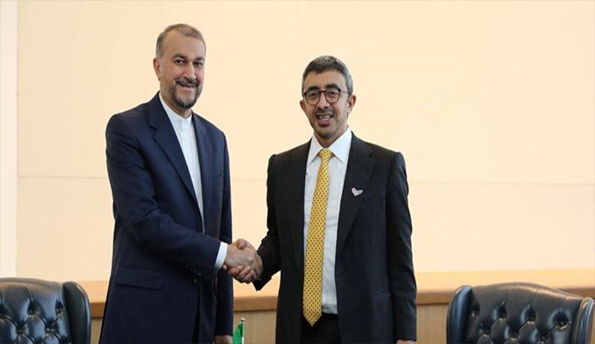 وزيرا خارجية إيران والإمارات يتصلان هاتفياً ويؤكدان على تطوير العلاقات