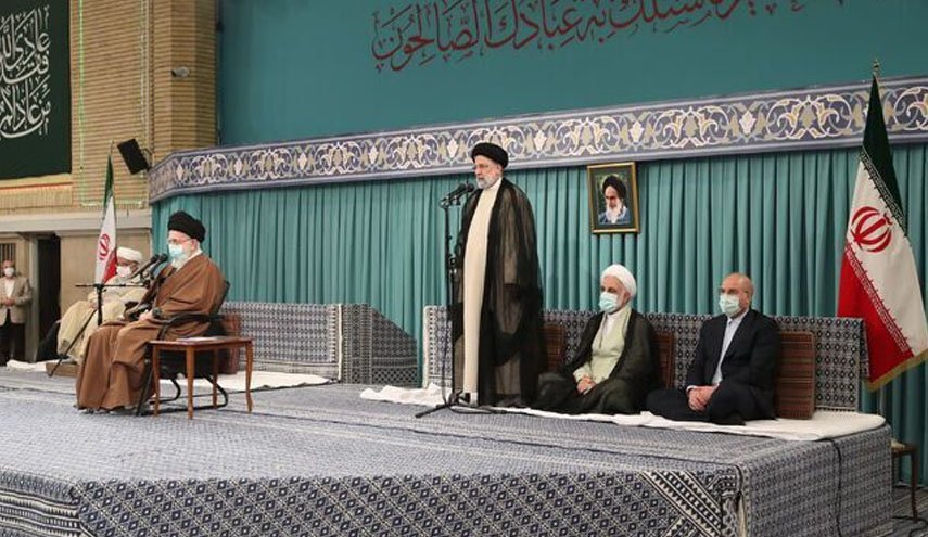 آیت‌الله رییسی: قوای سه‌گانه بر تحقق شعار سال و خدمت خالصانه به مردم تمرکز می‌کنند