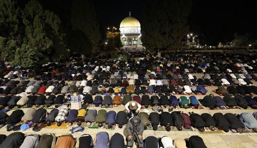 الاحتلال يتعمد منع أذان العشاء بالأقصى المبارك

