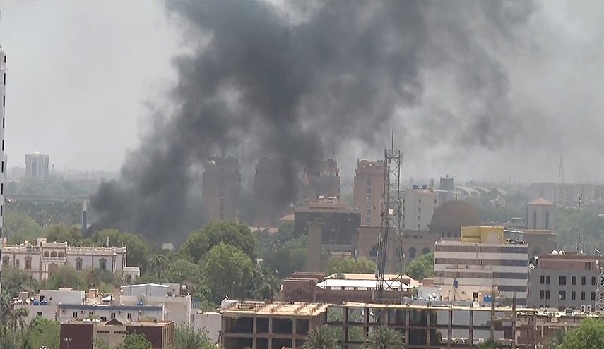 الإمارات تعلن إجلاء مواطنين ورعايا 16دولة من السودان