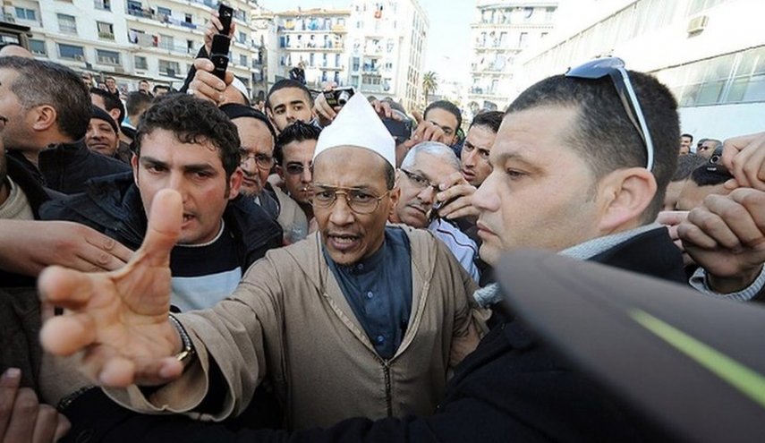 الزعيم الإسلامي المعارض 'علي بلحاج' بقيد الرقابة القضائية المشددة
