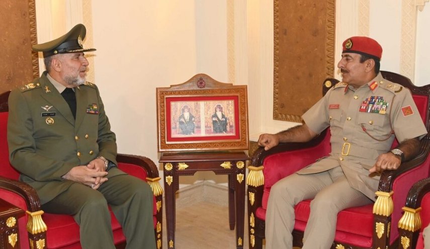 دیدار فرمانده نیروی زمینی ارتش ایران و فرمانده ارتش عمان در مسقط