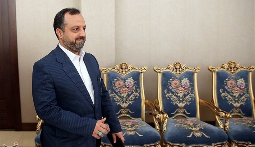 وزير الاقتصاد الايراني يصل الى جدة
