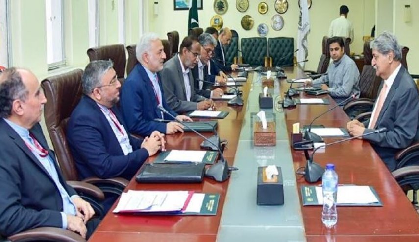 ايران وباكستان تبحثان تطوير التعاون التجاري بين البلدين