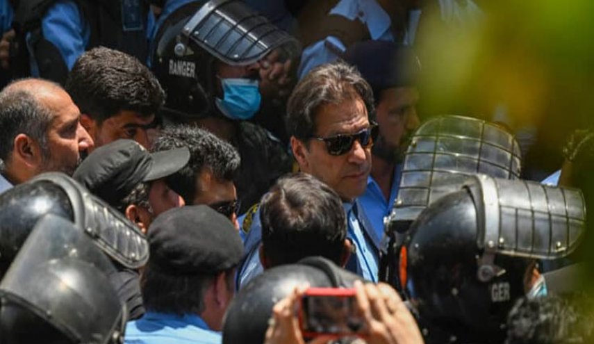 الإفراج عن عمران خان بكفالة بعد إلغاء توقيفه