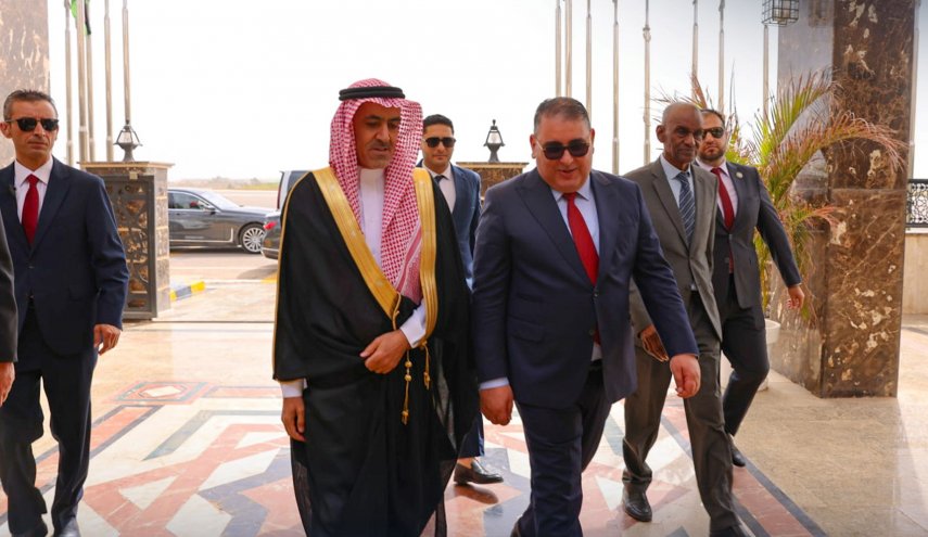 وفد سعودي في ليبيا بحثا لإعادة فتح السفارة في طرابلس