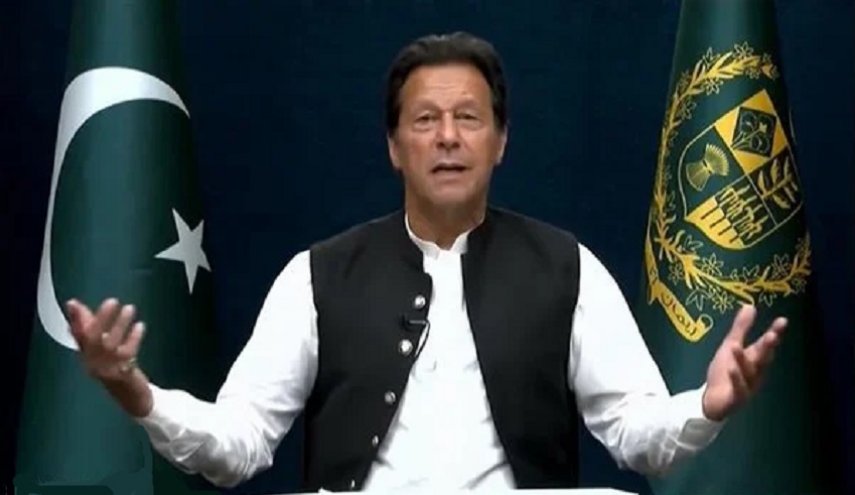 عمران خان يدعو مواليه إلى 