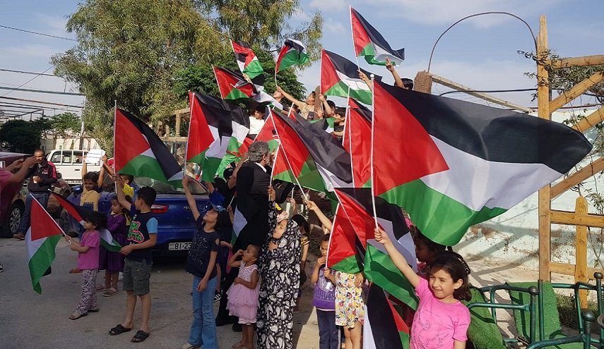 بالصور.. تظاهرات في المخيمات الفلسطينية بالأردن رفضا لمسيرة الأعلام الاحتلالية