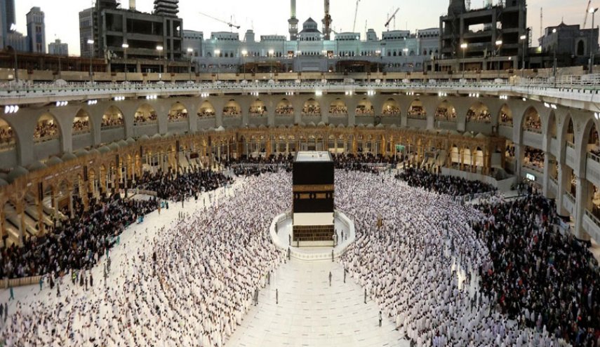 السعودية تستقبل أول رحلة حجاج لهذا العام