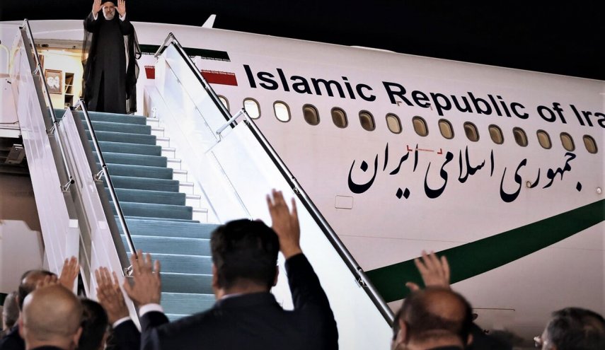 يرافقه وفد رفيع المستوى.. رئيسي يغادر طهران متجها الى جاكرتا