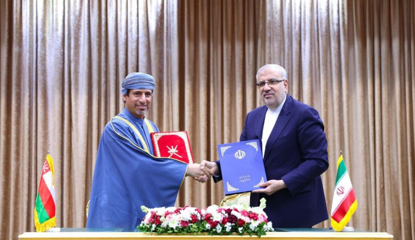 ايران وعمان توقعان على 4 وثائق للتعاون بينهما