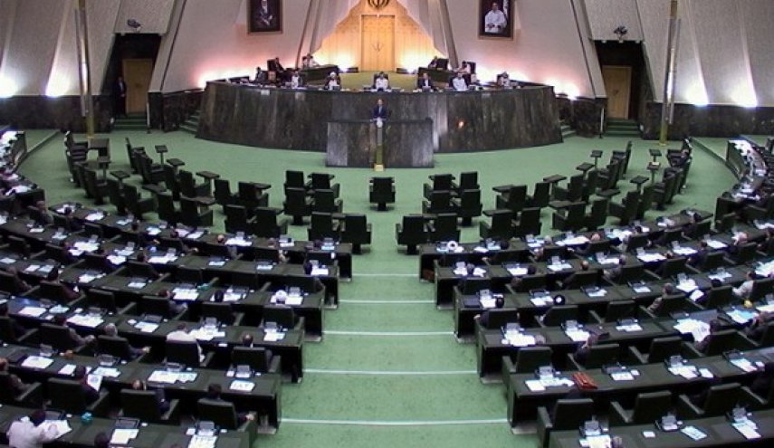 البرلمان الإيراني يدعو نوابا من مصر والأردن لزيارة طهران