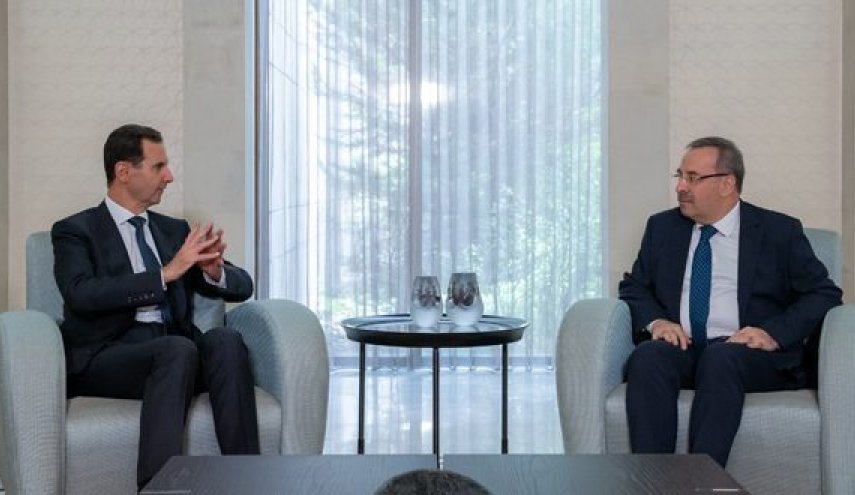 بشار الأسد يستقبل سفير سوريا بالجامعة العربية 