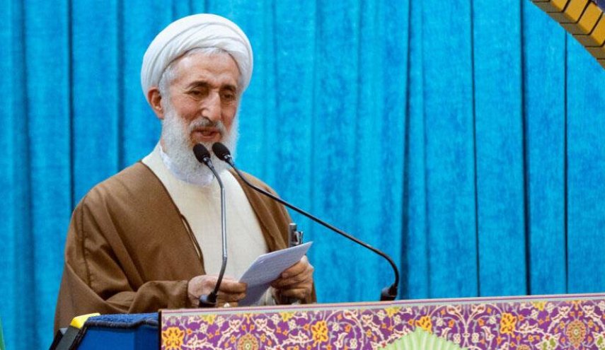 خطيب جمعة طهران يؤكد اهمية الصناعة النووية وتطويرها بالبلاد