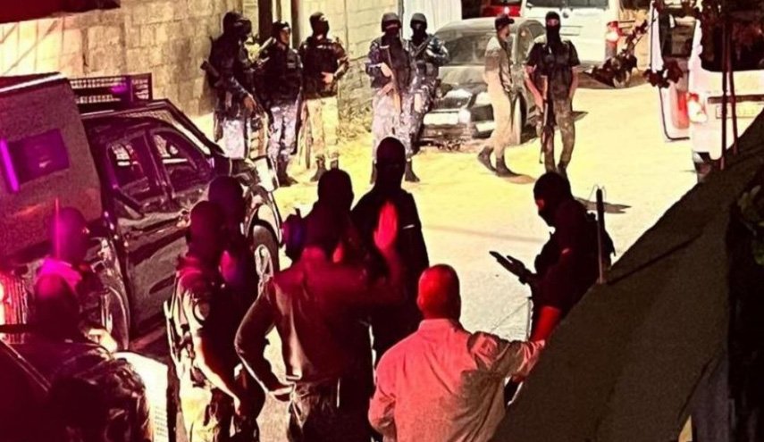 أجهزة السلطة تقتحم منزل عائلة 'اشتية' في نابلس 
