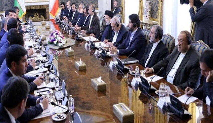 رئيسي: إيران لا ترى عقبة في طريق توسيع العلاقات مع الجوار