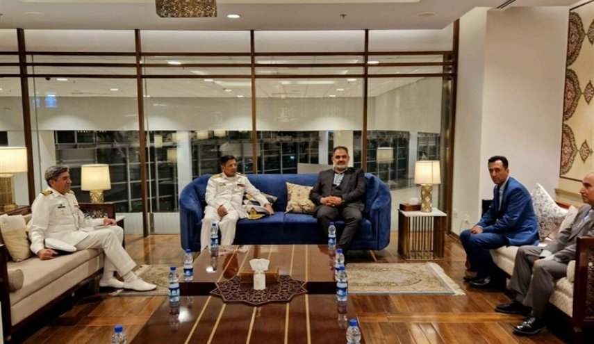 قائد بحرية الجيش الإيراني يصل إلى إسلام أباد