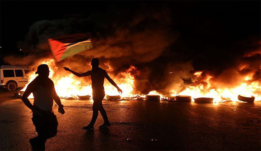 إصابة شاب بالرصاص الحي والعشرات بالاختناق خلال مواجهات مع قوات الاحتلال