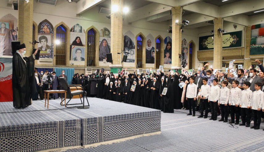 قائد الثورة الاسلامية : الشهداء هم أبطال الوطن