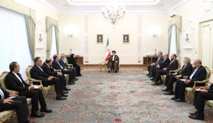 رئيسي: نهج الحكومة الحالية إعادة التوازن للسياسة الخارجية