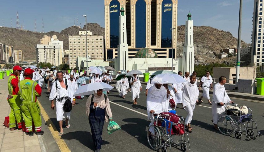 توافد جموع الحجاج من مشعر منى للوقوف في صعيد عرفة 