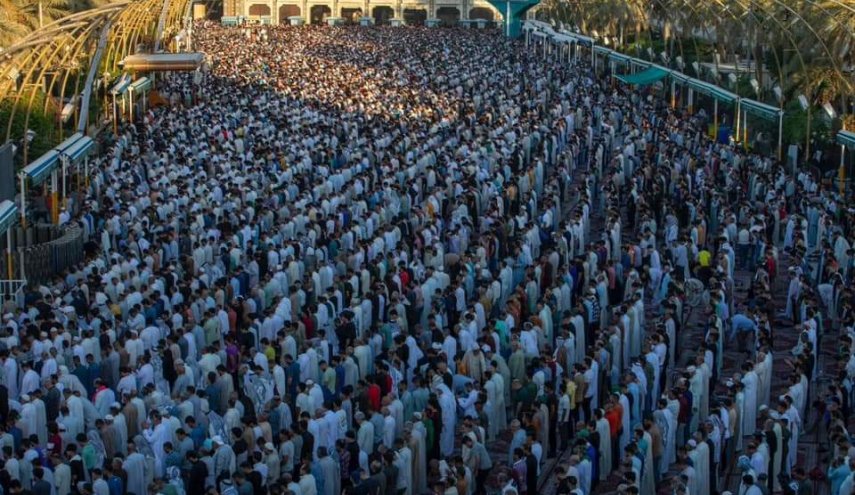 شاهد..صلاة عيد الأضحى في العتبتين الحسينية والعباسية بكربلاء