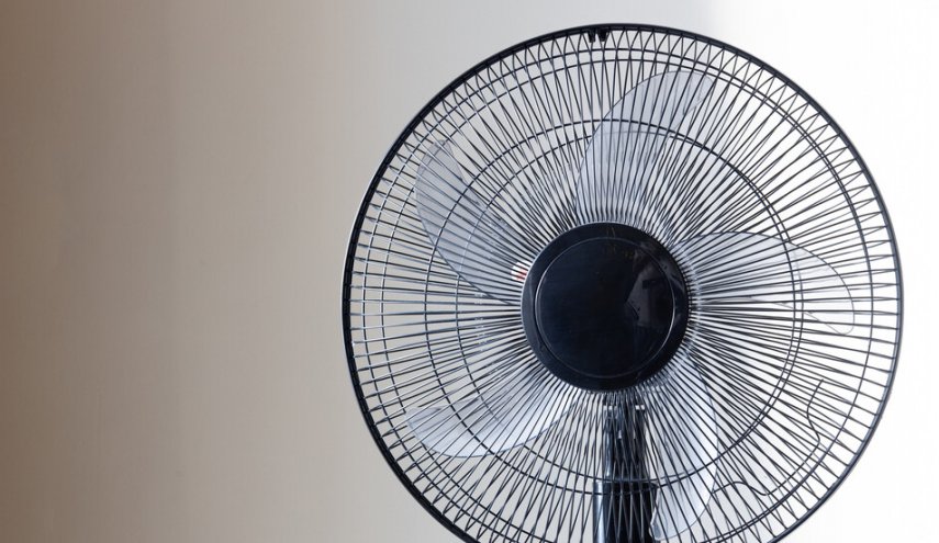 استخدام مروحة كهربائية أثناء النوم قد يسبب مشاكل صحية
