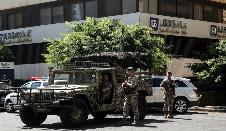 لبنان..الجيش يدعو لعدم الانجرار وراء الشائعات عقب مقتل مواطنين بالقرنة السوداء