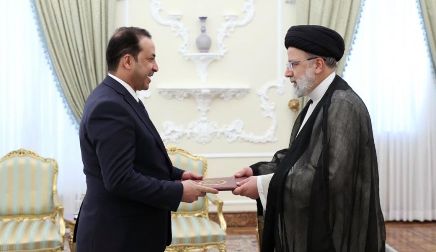  السفير الليبي في طهران يقدم أوراق أعتماده للرئيس الإيراني +صور
