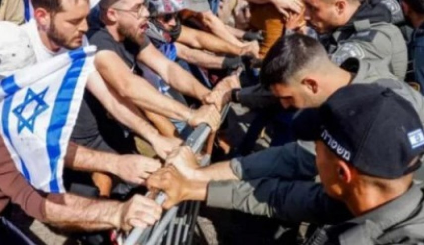 آلاف المتظاهرين في مطار بن غوريون.. وإصابات بعد مواجهات مع الشرطة ضد خطة إصلاح القضاء