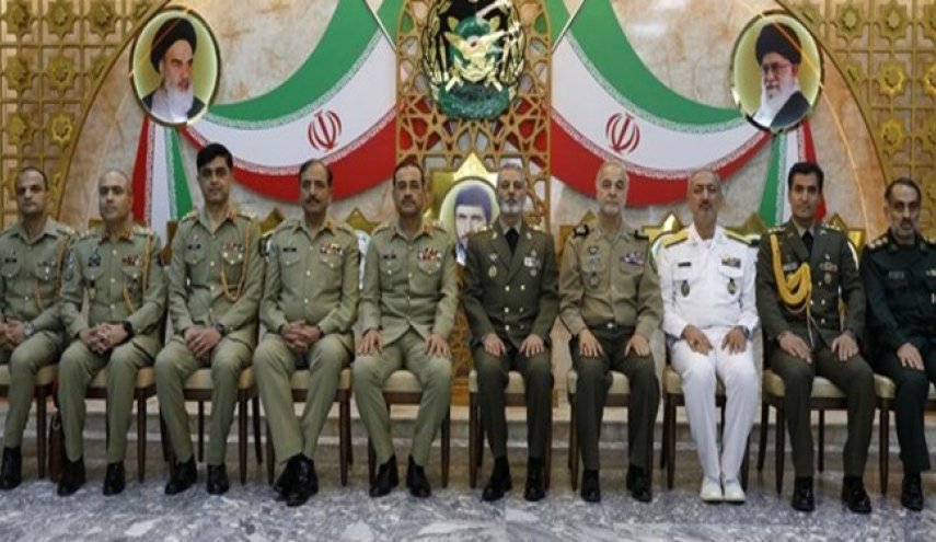 قائد الجيش الباكستاني يلتقي اللواء موسوي