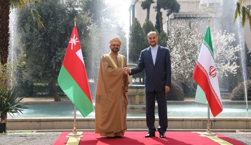 وزير الخارجية العماني يزور طهران اليوم