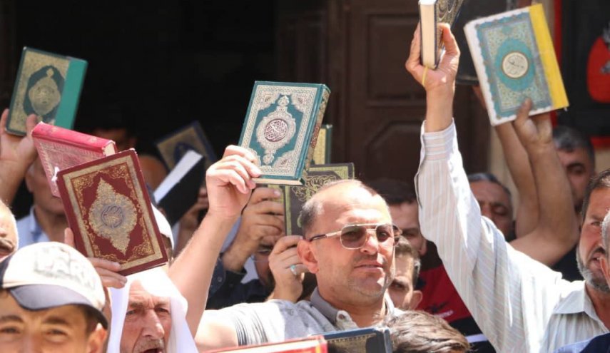 وقفه احتجاجيه في بلدتي نبل والزهراء شمالي سوريا تنديدا على حرق القران بالسويد