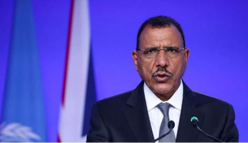 النيجر.. أنباء عن حصار عناصر من الحرس الرئاسي مكتب الرئيس ومقر إقامته