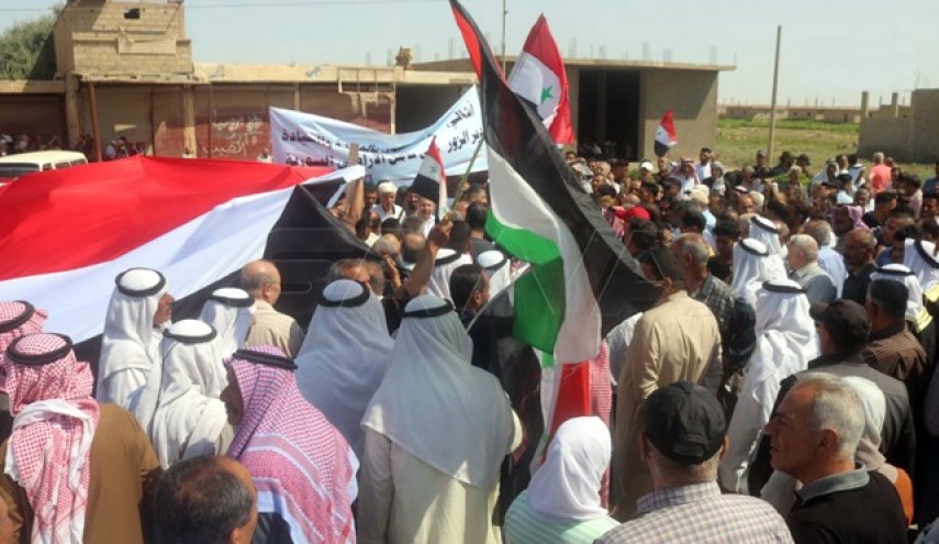 سوريا: وقفة احتجاجية في البوكمال ضد الاحتلال الأمريكي وللمطالبة بخروجه
