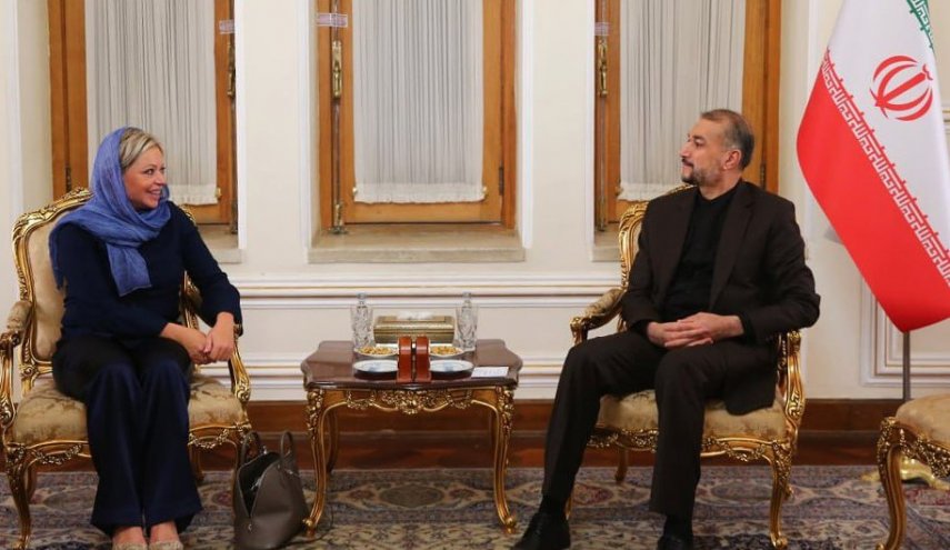 عبداللهيان يستقبل المبعوثة الأممية الخاصة إلى العراق