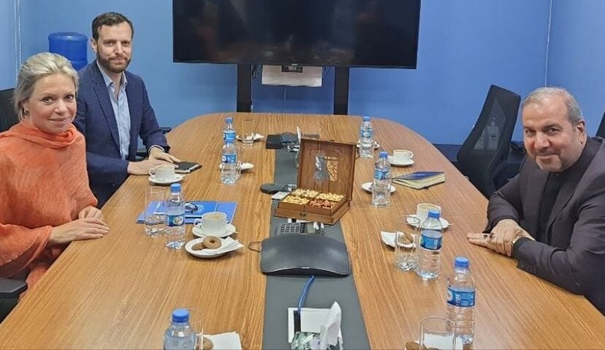 سفير ايران في بغداد يدعو الى نزع اسلحة المجاميع الارهابية في كردستان العراق