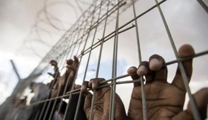 الأسرى الإداريون يشرعون بالعصيان ضمن خطواتهم الإحتجاجية