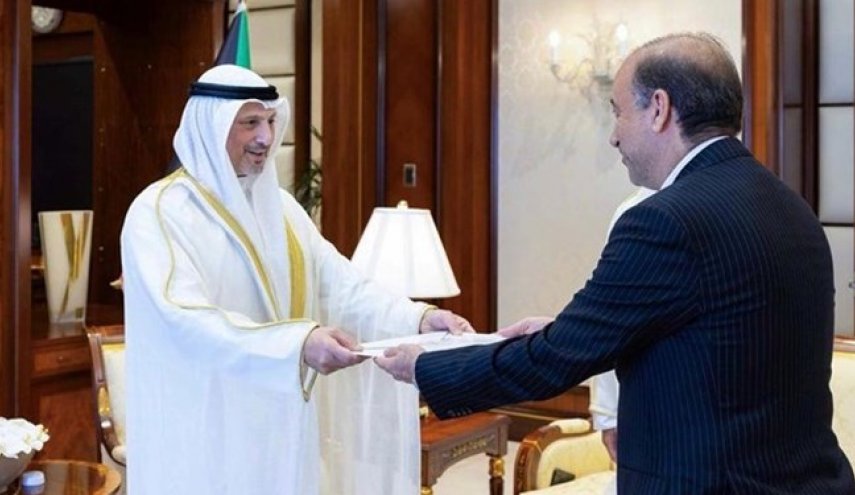 السفير الإيراني يقدم اوراق اعتماده لوزير الخارجية الكويتي