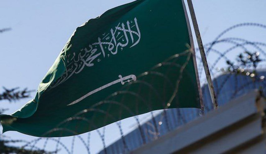 السفارة السعودية في بيروت تدعو رعاياها لمغادرة لبنان على وجه السرعة

