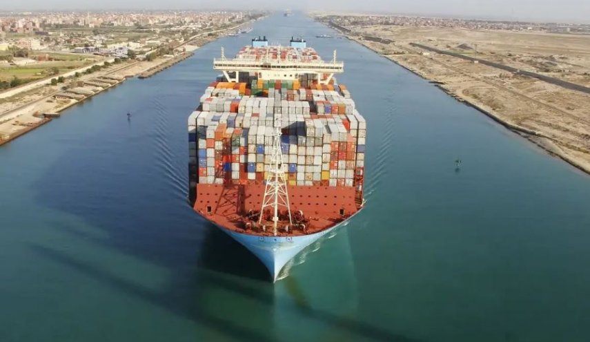 غرق قاطرة مصرية جراء تصادمها مع ناقلة تعبر قناة السويس
