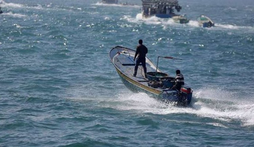 بحرية الاحتلال تعتدي على الصيادين الفلسطينيين قبالة ساحل قطاع غزة